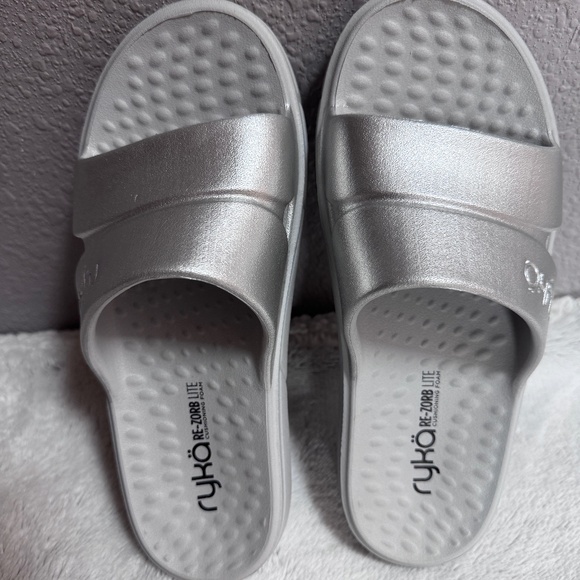 RYKA Slides~Size 7~Silver/Gray~NEW - Picture 1 of 10